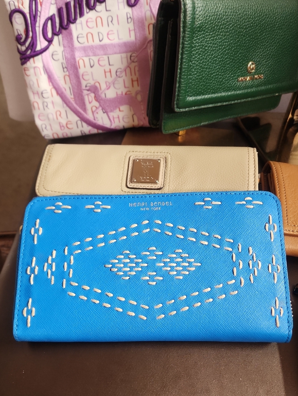 Sellers Bundle Of 7 Bags, 3 Henri Bendel, 2 Michael Kors, 2 Tignanello Euc - Picture 3 of 16